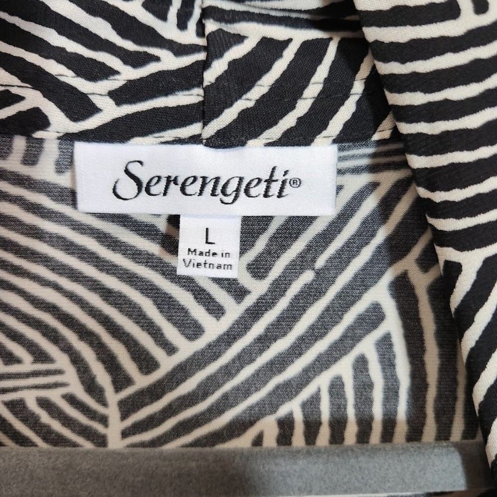 Serengeti Geometric Print Blouse in Black and White - Size large - Picture 4 of 6